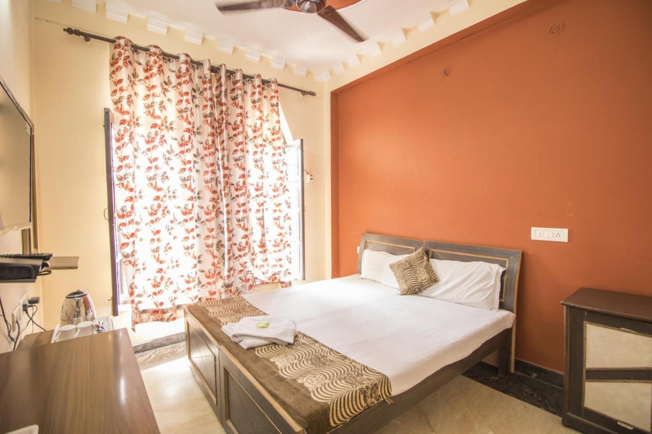 Hotel Bajaj Inn Dehradun Luaran gambar